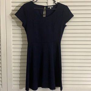 Short-sleeve dress